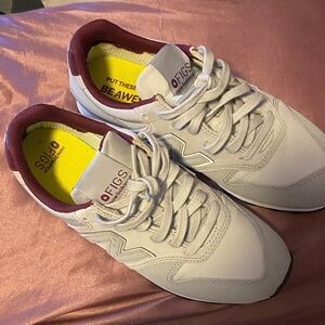 Figs women's light gray and Burgundy Sneakers